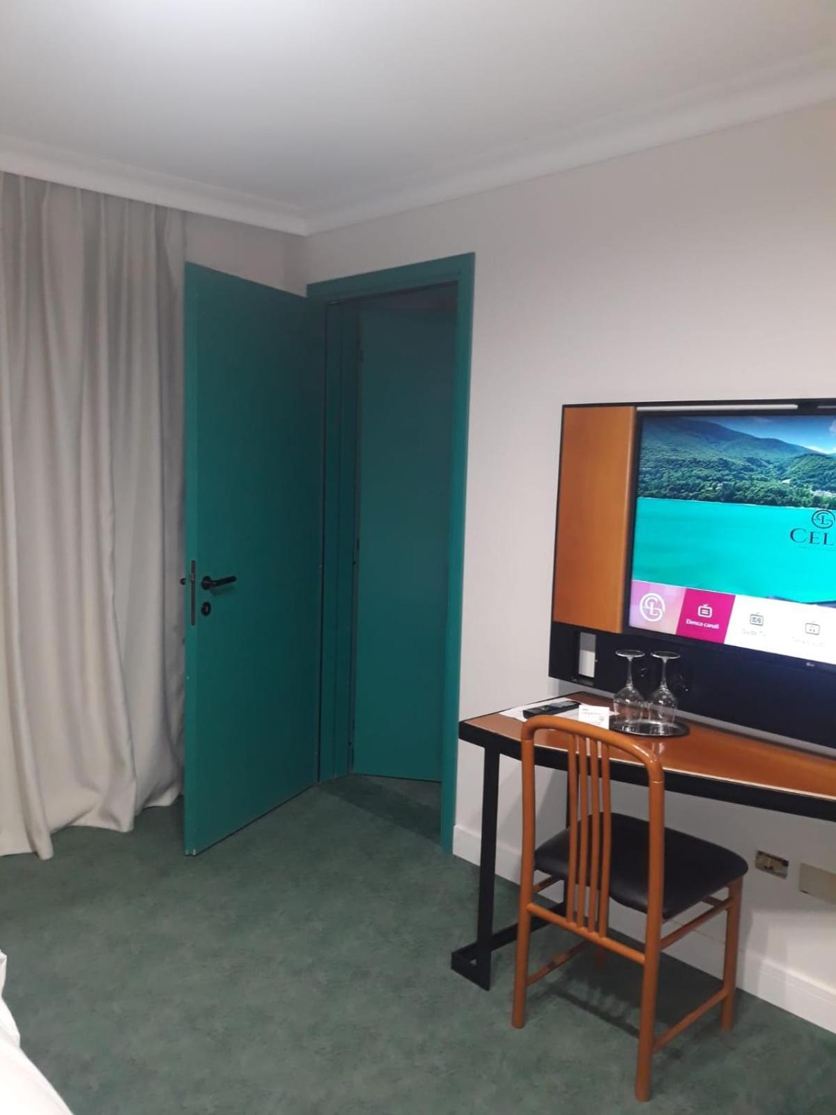 Hotel Celis Barcis Bagian luar foto