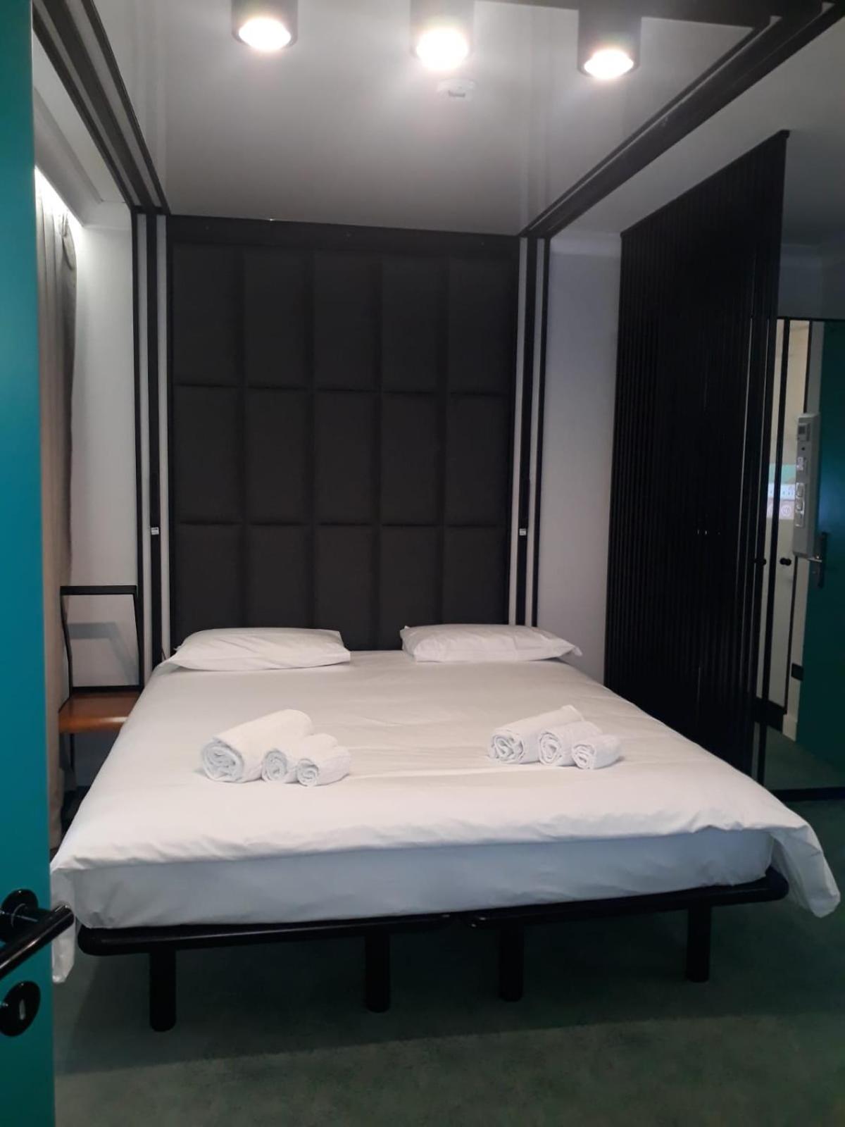 Hotel Celis Barcis Bagian luar foto