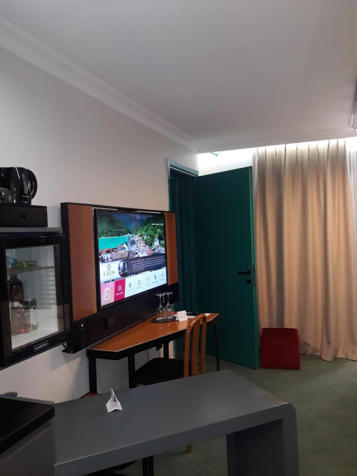 Hotel Celis Barcis Bagian luar foto