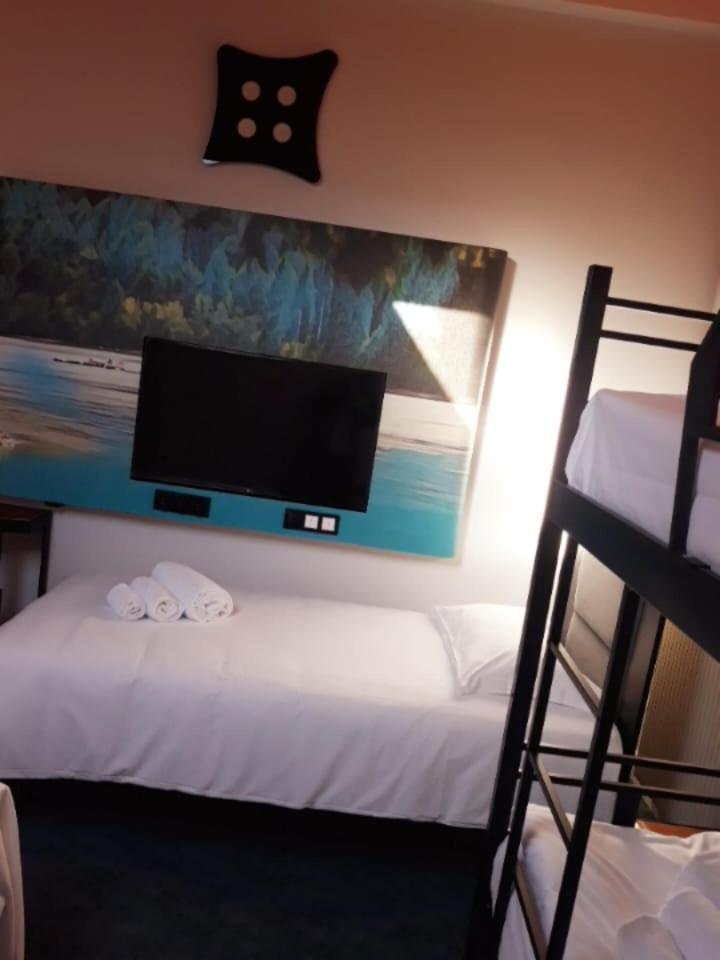 Hotel Celis Barcis Bagian luar foto