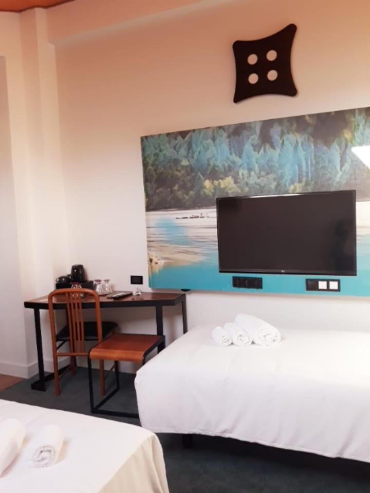Hotel Celis Barcis Bagian luar foto
