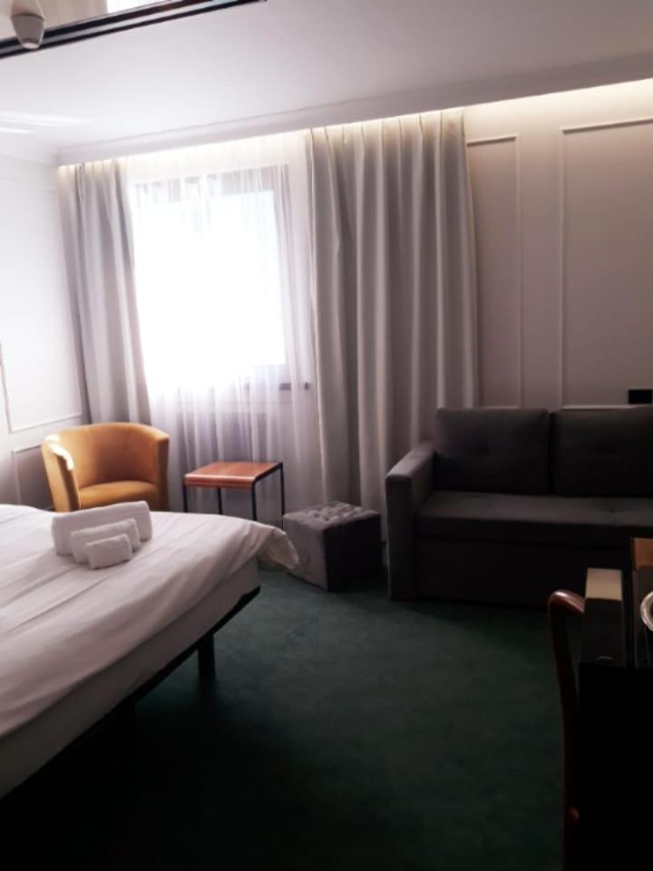 Hotel Celis Barcis Bagian luar foto