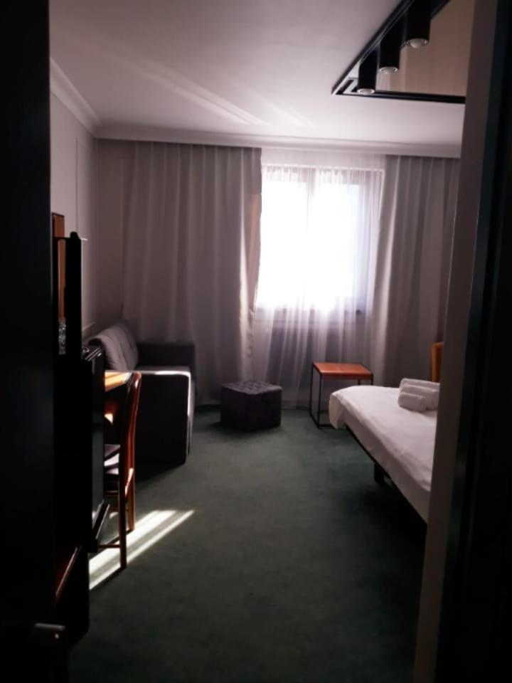Hotel Celis Barcis Bagian luar foto