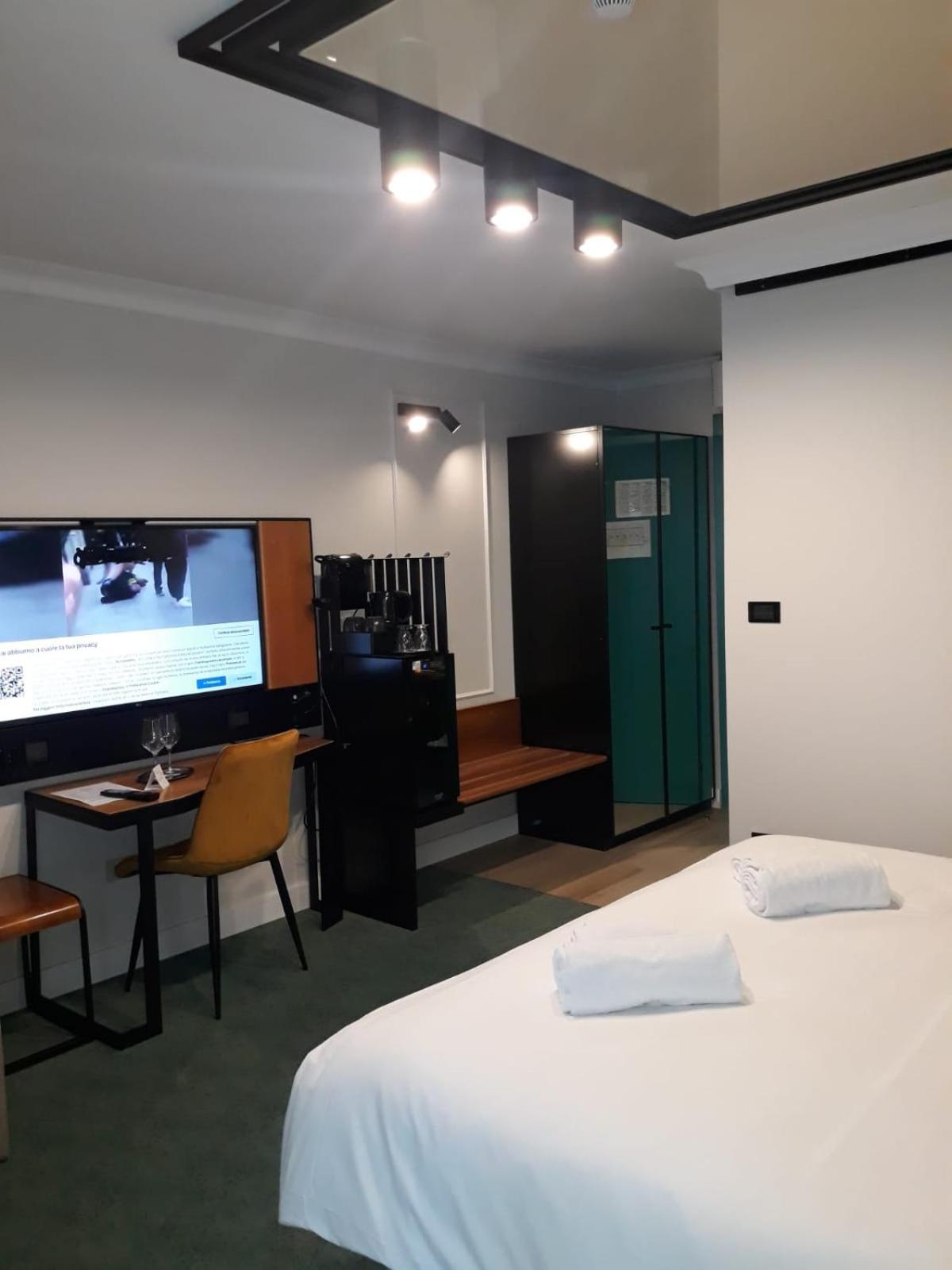 Hotel Celis Barcis Bagian luar foto