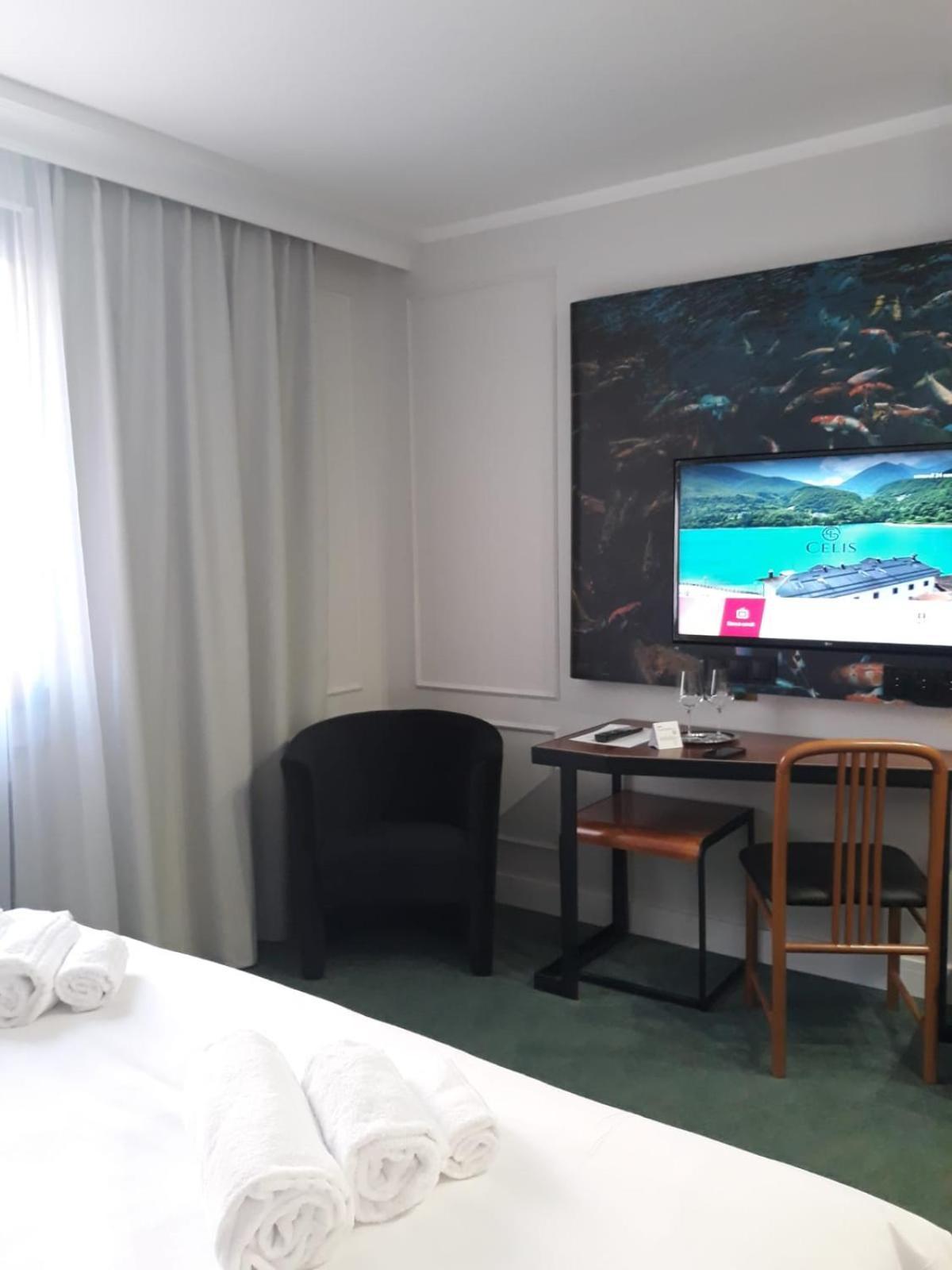 Hotel Celis Barcis Bagian luar foto