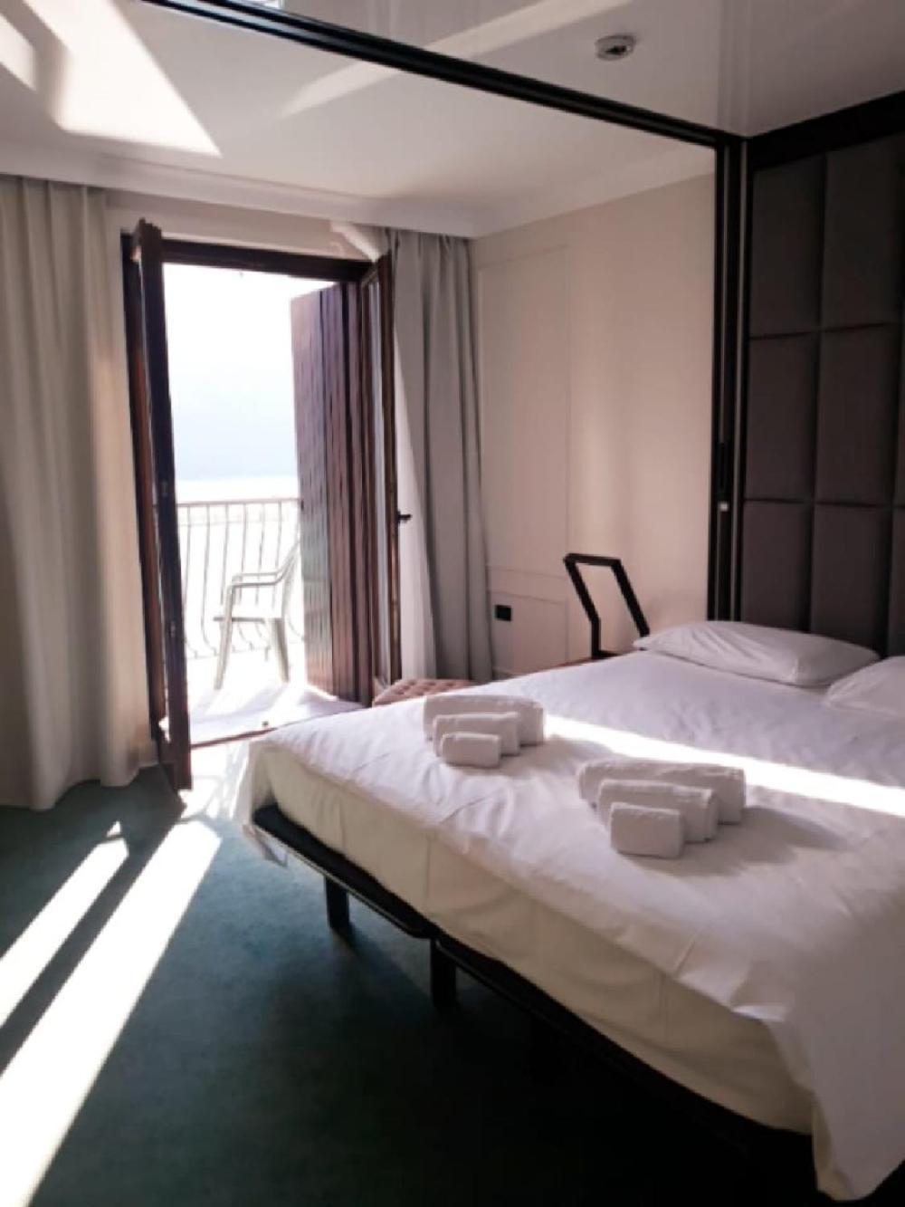 Hotel Celis Barcis Bagian luar foto
