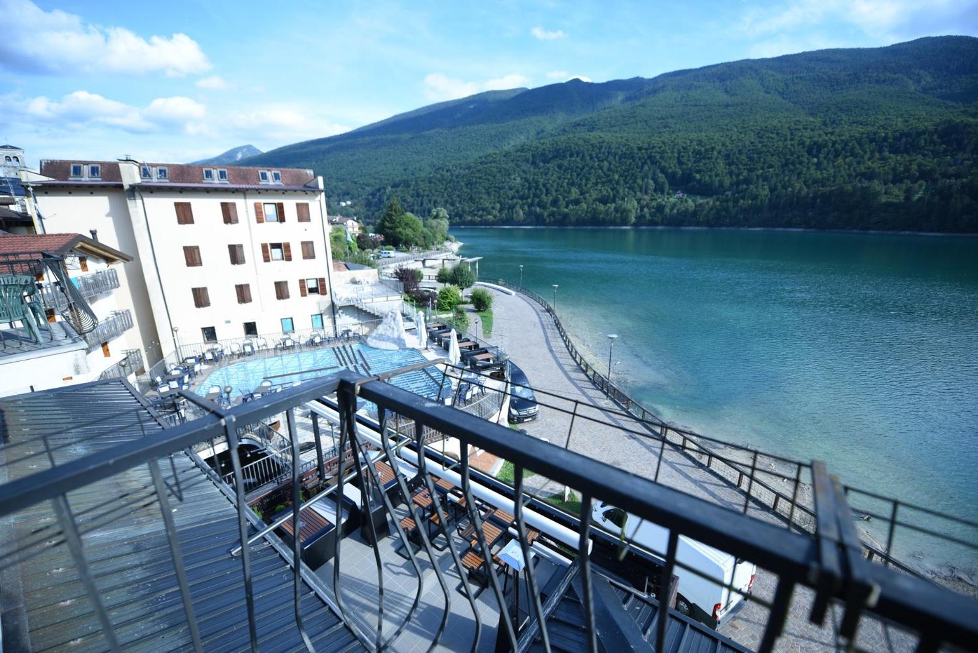 Hotel Celis Barcis Bagian luar foto