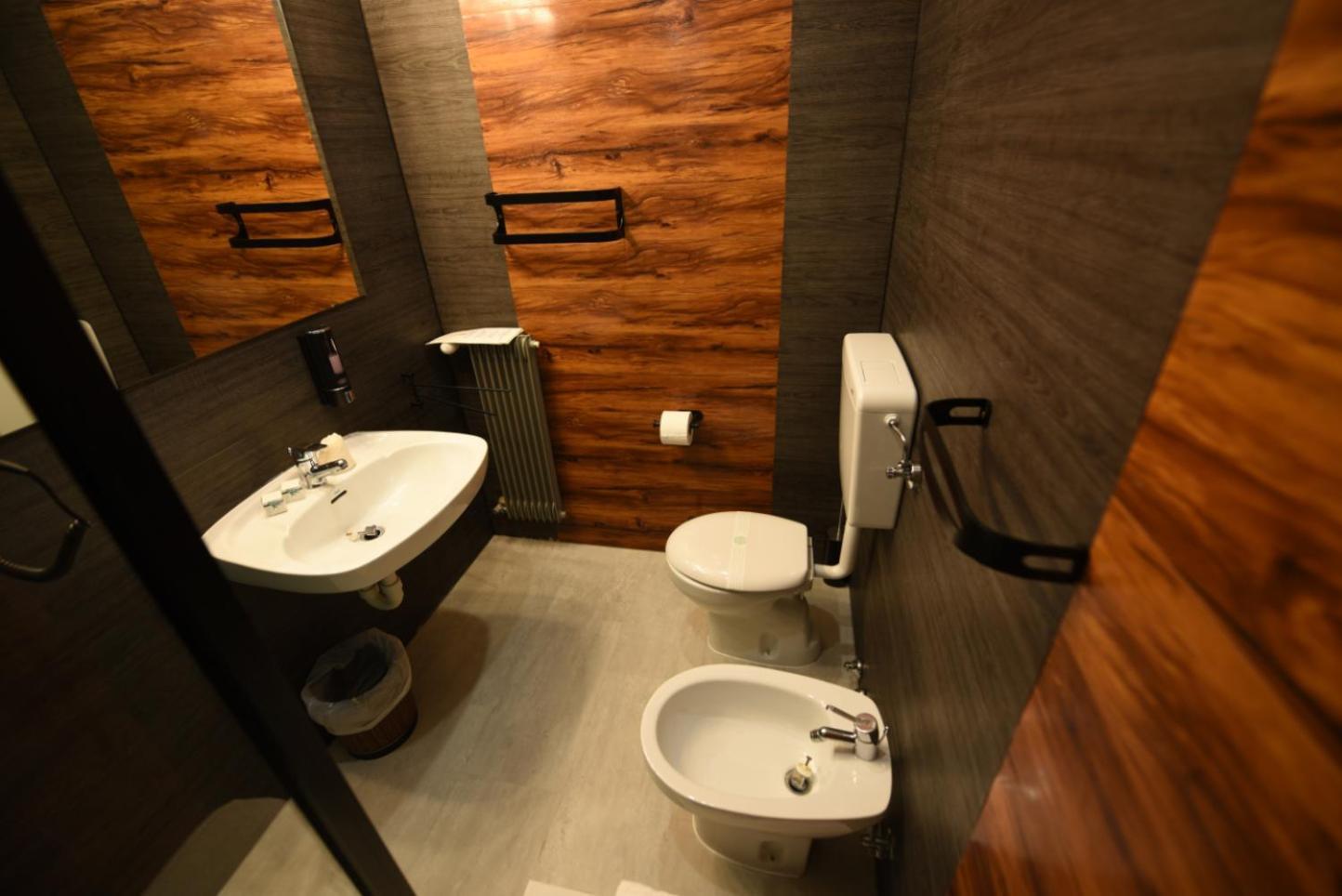 Hotel Celis Barcis Bagian luar foto